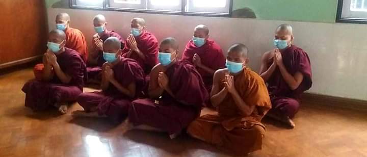 miN13700's tweet photo. A regular anti-dictatorship protest along with a prayer service for Myanmar civilians, was continued by the Mandalay Buddhist Monks on February 16. (373rd day)

#2022Feb16Coup
#WhatsHappeningInMyanmar https://t.co/zVtFy1g8be