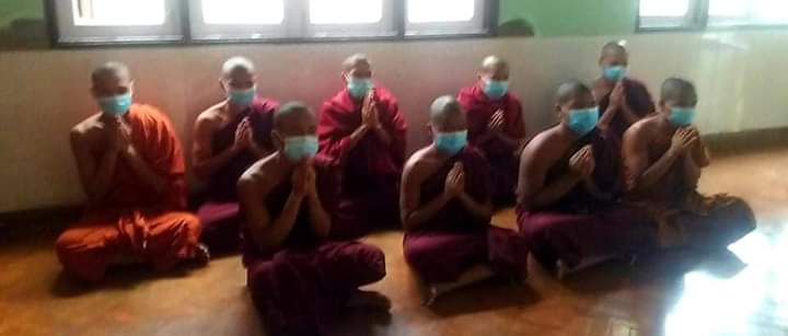 miN13700's tweet photo. A regular anti-dictatorship protest along with a prayer service for Myanmar civilians, was continued by the Mandalay Buddhist Monks on February 16. (373rd day)

#2022Feb16Coup
#WhatsHappeningInMyanmar https://t.co/zVtFy1g8be