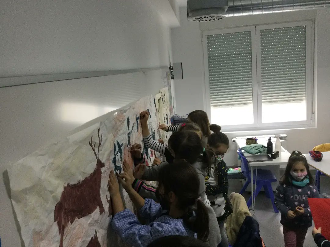CarmelitasSC_VG's tweet photo. Geure ikaskuntzaren protagonistak gara. Lehen hezkuntzako ikasleok proiektu bat egin dugu historiaurreko gure arbasoak, haien bizimodua eta ohiturak ezagutzeko.
#Historiaurre #arbasoak https://t.co/Q7sTrQOH9P