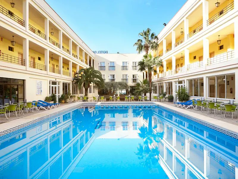 🥳 ¡Celebra #carnaval con una escapada al <a href="/HotelGolfPlaya/">Hotel del Golf Playa</a> en Castellón!

Incluye:
Buffet tematizado Carnaval 🎭
Espectáculo musical y Disco Móvil 🎺 
Decoración Tematizada 🇧🇷

¡Y mucho más!

👉🏻buff.ly/3GLeA6T