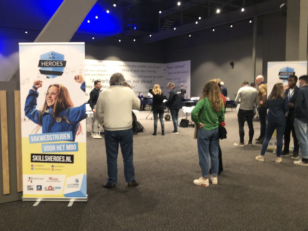 RoVanEs's tweet photo. Vandaag laten #mbo studenten op de tweede dag van de kwalificatiewedstrijden van #ondernemer retail en #verkoopspecialist van #skillsheroes hun #vakmanschap zien in de #blueschool van @rocmondriaan. Een locatie waar je wilt zijn voor deze wedstrijden. https://t.co/0d4UrNIJHg
