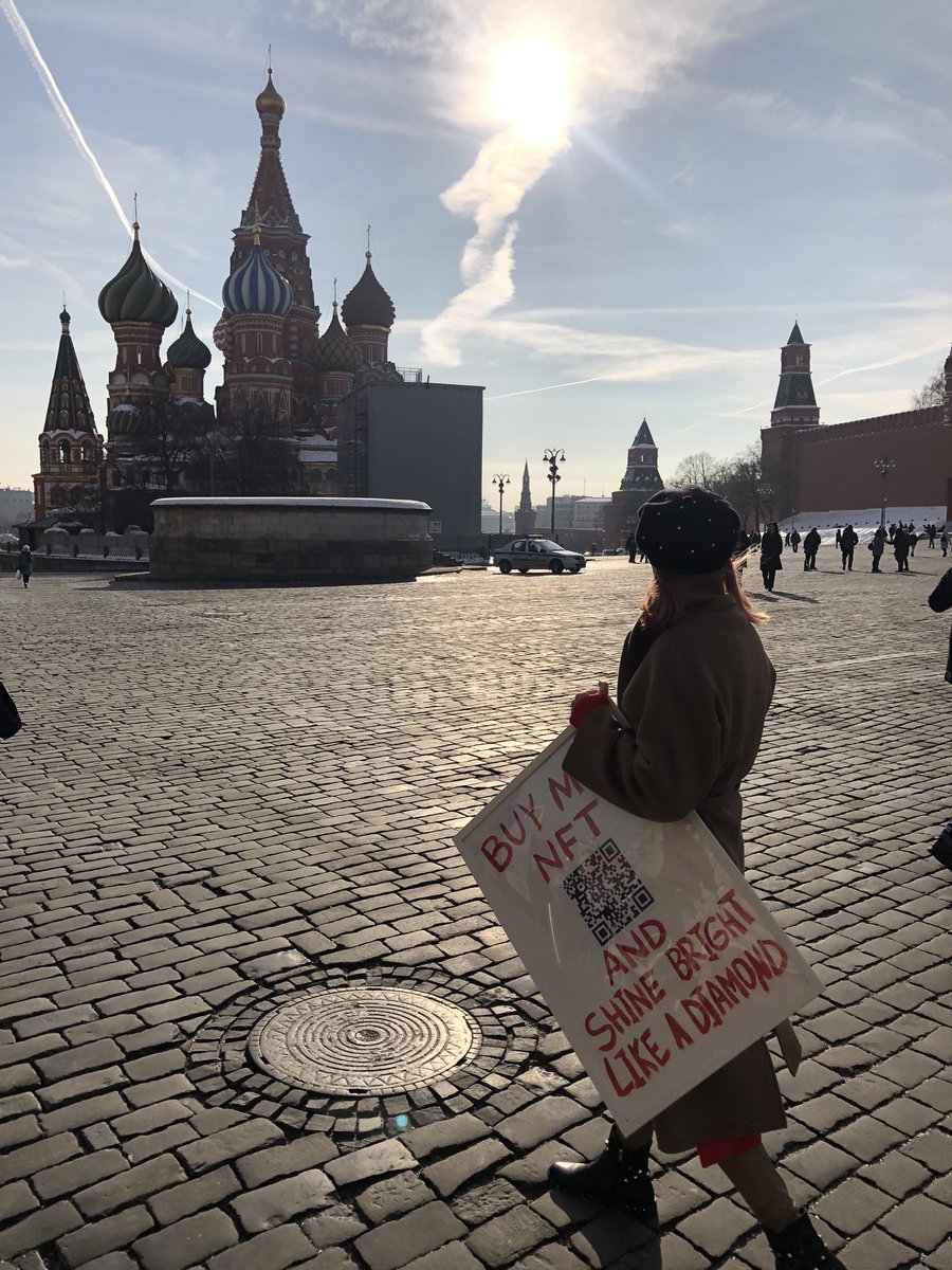 MaryNennaa's tweet photo. soon Russians will trade NFT in the market in the real world https://t.co/pLxahiCmB0
