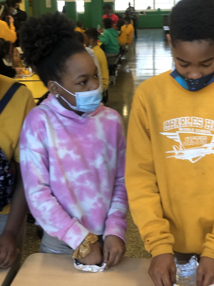 HutchinsSTEMDC's tweet image. Tuesday Lunchtime STEM Activity:
“The Buoyancy Test” @CharlesHartMS Jets made tiny aluminum boats that could float on water and support the weight of metal washers. 6th and 8th graders set a record of 55 washers!!! Great job Scholars💛💚🖤 ✈️
