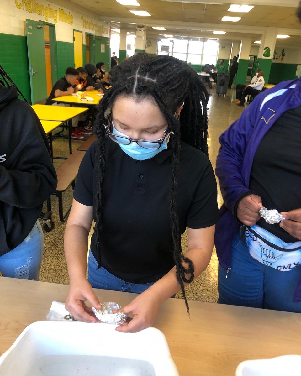 HutchinsSTEMDC's tweet image. Tuesday Lunchtime STEM Activity:
“The Buoyancy Test” @CharlesHartMS Jets made tiny aluminum boats that could float on water and support the weight of metal washers. 6th and 8th graders set a record of 55 washers!!! Great job Scholars💛💚🖤 ✈️