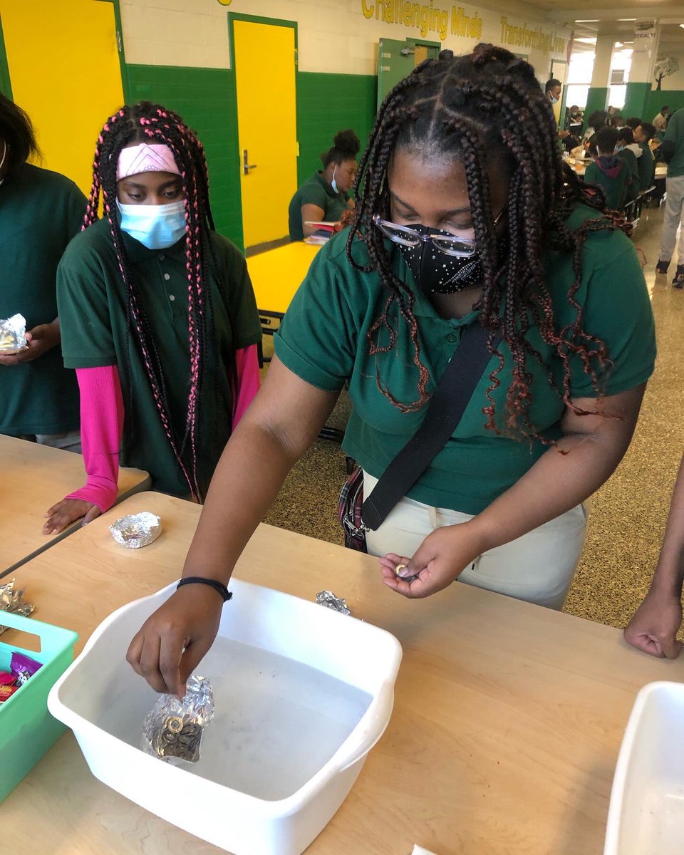 HutchinsSTEMDC's tweet image. Tuesday Lunchtime STEM Activity:
“The Buoyancy Test” @CharlesHartMS Jets made tiny aluminum boats that could float on water and support the weight of metal washers. 6th and 8th graders set a record of 55 washers!!! Great job Scholars💛💚🖤 ✈️