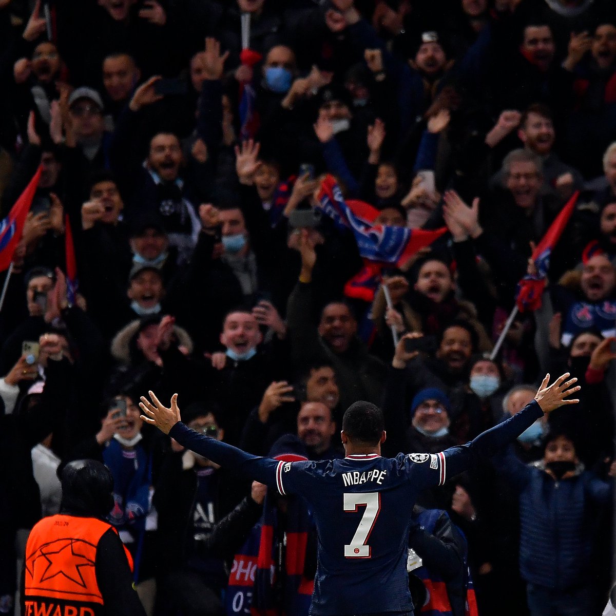 PSG_inside's tweet photo. Merci pour votre soutien sans faille ❤️💙

#PSGRM https://t.co/V6b6xCRa0U