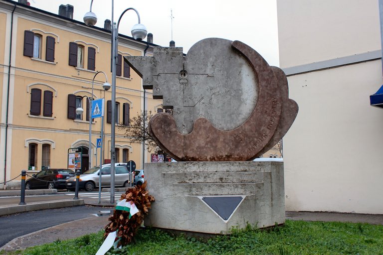 Dhani_Marwar's tweet photo. When 1st Jaipur Infantry liberated the town of Lugo, Italy in April 1945, the mayor approached them with a white flag in one hand, a bottle of wine in the other. 

Jaipur Infantry memorial in Lugo, Italy https://t.co/jsTdnhK1cs