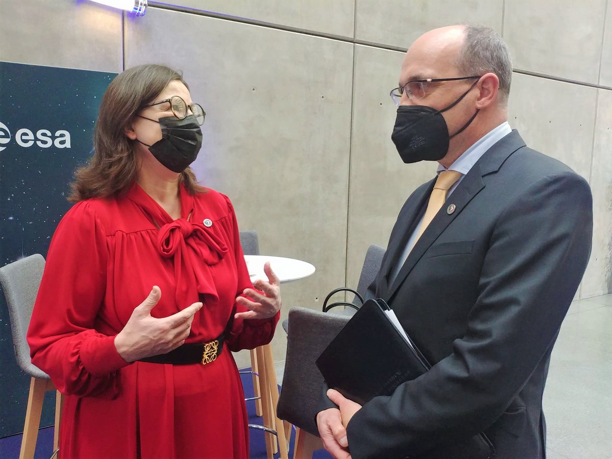 min_dopravy's tweet image. Jednání Rady EU pro vesmír a zasedání Rady Evropské kosmické agentury (ESA) v jeden den a na jednom místě. To je #SpaceSummit, kterého se dnes účastní náš náměstek @jan6869 v 🇫🇷Toulouse. Spolu s evropskými kolegy bude probírat např. program zabezpečeného družicového spojení.🛰️