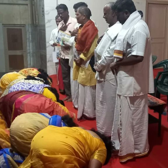 snpkarnataka's tweet photo. ಸೋದರಿ ನಿವೇದಿತಾ ಪ್ರತಿಷ್ಠಾನ
ಹುಬ್ಬಳ್ಳಿ - ಧಾರವಾಡ
#Feb_14
#ದೇಶ_ಪ್ರೇಮಿಗಳ_ದಿನಾಚರಣೆ
#ಮಂಗಳ_ಸಾರಥಿ
ಲೋಕದ ಹಿತಕ್ಕಾಗಿ ಪ್ರತಿನಿತ್ಯ ಶ್ರದ್ಧೆಯಿಂದ ಪ್ರಾರ್ಥಿಸುವ ಅರ್ಚಕರಿಗೆ ಗೌರವ ಸಮರ್ಪಣೆ ಮಾಡಲಾಯಿತು. ಭಾಗವಹಿಸಿದ್ದ 10 ಅರ್ಚಕರು ಸಂತಸ ವ್ಯಕ್ತಪಡಿಸಿದರು
https://t.co/S8rNzWJfeJ https://t.co/C37KePiD4u