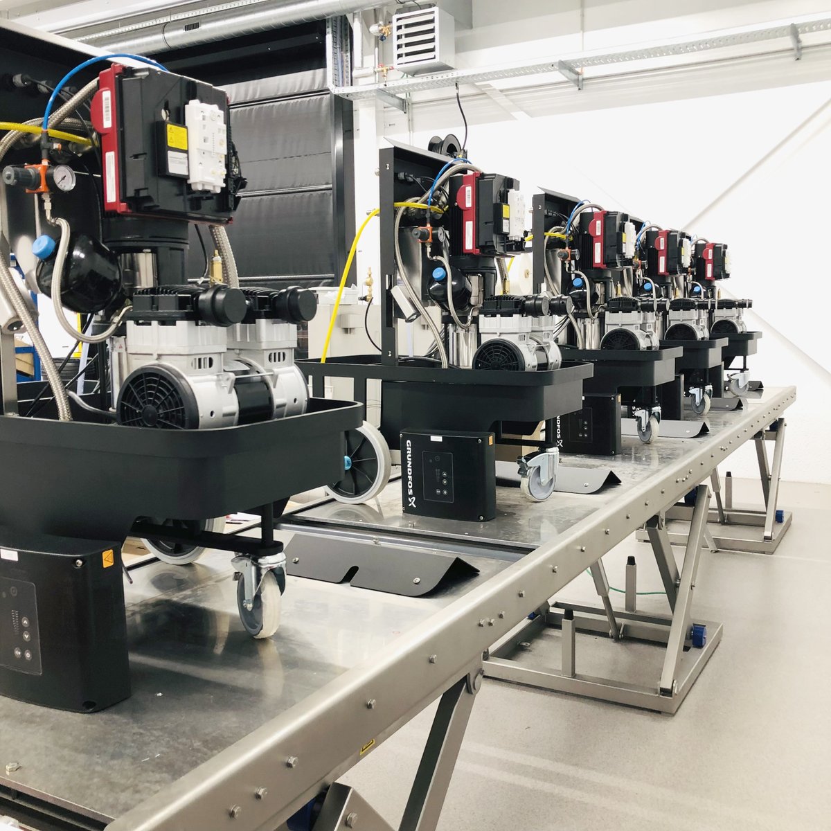 ON YOUR MARKS - READY - GO!
We monteren enkele van onze mobiele reinigingsunits SMU 'by BOONS FIS' voor onze klanten. #mobielereiniging
We assemble some of our mobile cleaning units SMU 'by BOONS FIS' for our customers. #mobilecleaningunits