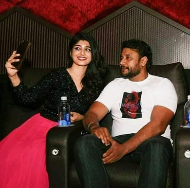 aditi_prabhudev's tweet photo. Happy Birthday @dasadarshan sirr 🤗All the best for your future projects ❤️
 #HappyBirthdayDBoss https://t.co/Wp7KcbbXoy