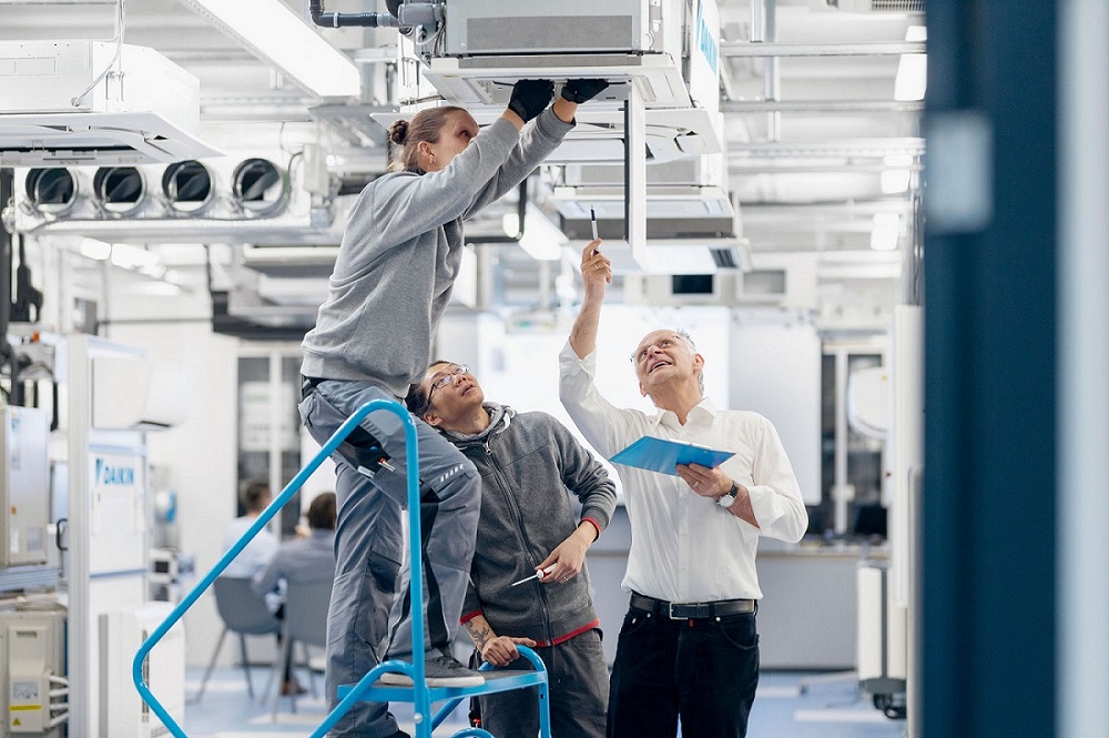 DaikinNL's tweet photo. We hebben weer nieuwe praktijktraining data beschikbaar. U kunt zich kosteloos aanmelden op de Daikin Academy en u direct inschrijven voor onze praktijksessies in één van onze locaties. Kijk voor meer informatie: https://t.co/8XiFin98B8

#DaikinAcademy #praktijktraining #Daikin https://t.co/4dyVgqBScU