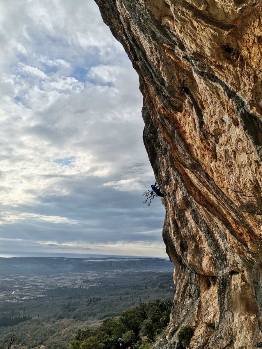 Welcome to Dubrovnik and to the beautiful climbing area of Konavle. 😊
More info about climbing crag Konavle:
hikingdubrovnik.com/blog/24/konavl…

#rockclimbing #climbing #crags #dubrovnik #bouldering #adventuretravel #traveltips #leadclimbing