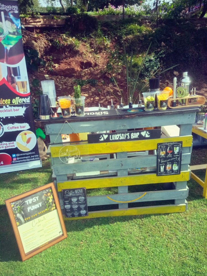 beveragelove's tweet photo. A fuego punnyversary that was. 🔥
Bar set up at Mystical waterfront garden for @punnycraftske
#barsetup #portablebar #mixologist #freelancing https://t.co/ORwiTakWBu