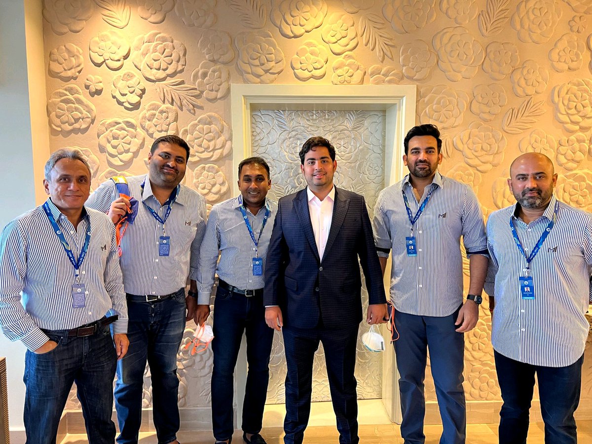 DygiSec's tweet photo. Master strategist at work!

Our Co-founder @MahelaJay was seen busy last week at the 2022 @TataCompanies @IPL Mega Player Auction, crafting strategies to select the best team for @mipaltan 

#dygisec  #MumbaiIndians
#TATAIPLAuction2022
Image credits: @TheQuint, @mipaltan https://t.co/VgBgruyIt6