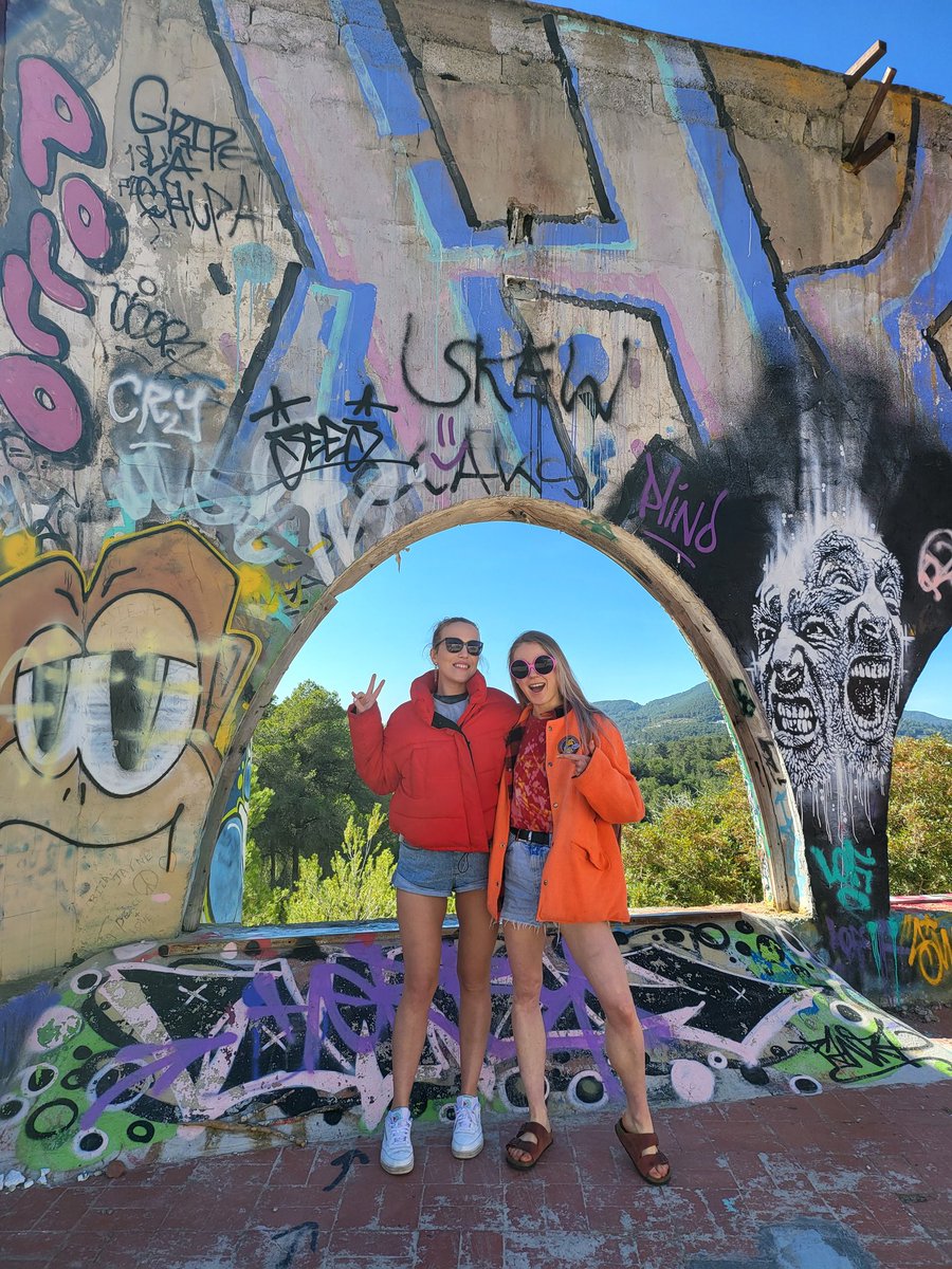 RoxyAyling's tweet photo. GM #NFTCommmunity loving all rhe graffiti art here in #ibiza https://t.co/WbdVIUWbyr