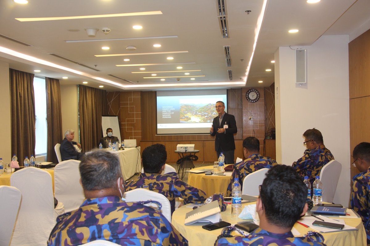 ICRC_bd's tweet photo. Senior officers, Assistant Superintendent &amp; above, of the Armed Police Battalion in charge of the camps for displaced people from Rakhine attended a two-day workshop on “International Standards of Policing and the ICRC” in Cox’s Bazar. https://t.co/DRGqxpE4Q4