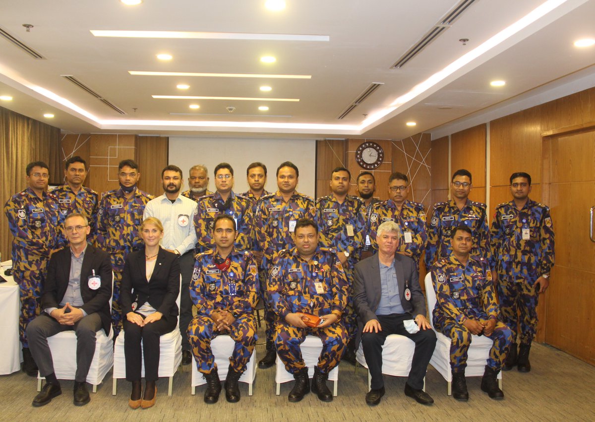 ICRC_bd's tweet photo. Senior officers, Assistant Superintendent &amp; above, of the Armed Police Battalion in charge of the camps for displaced people from Rakhine attended a two-day workshop on “International Standards of Policing and the ICRC” in Cox’s Bazar. https://t.co/DRGqxpE4Q4