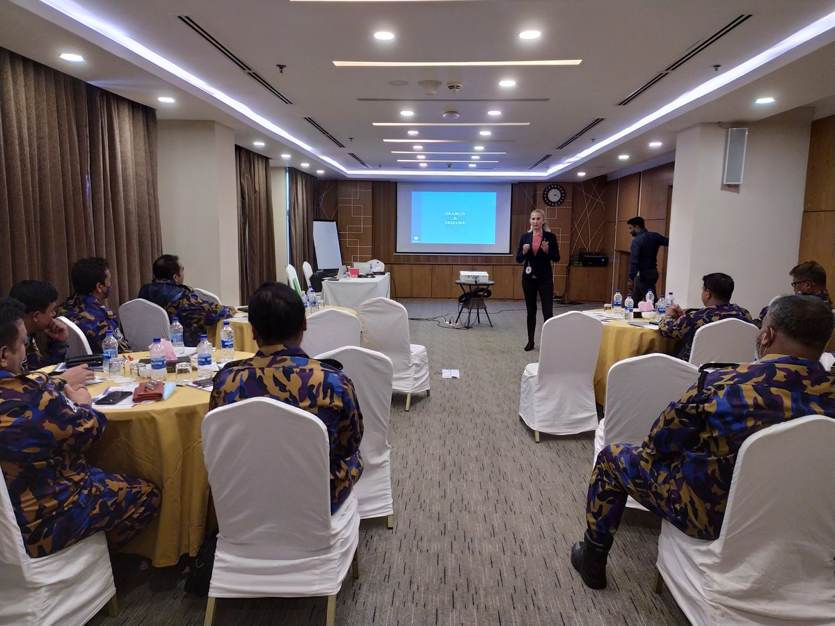 ICRC_bd's tweet photo. Interactive discussions on the pertinent topics like the responsibilities and powers of police officers as well as activities of the #ICRC in #Bangladesh were held during the workshop. https://t.co/JvNtem7CBL