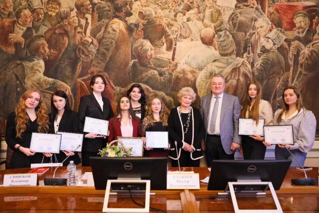 Алина Соколова, студентка юридического института, получила стипендию имени Анатолия Собчака! Таких студентов всего 10 в России:  ssau.ru/news/20062