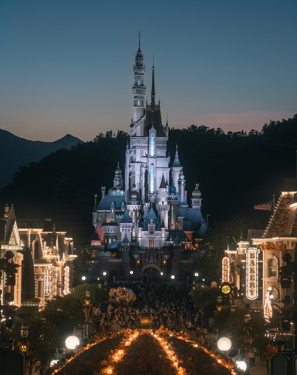 JimmyWongNft's tweet photo. magical place!
#NFTCollection #NFTartist #NFTCommunity #nftphotography #NFT #NFTs #CleanNFT #SolanaNFT #photographyislife  #photographylovers #PhotoNFTs #HongKong #NFTdrop #NFTProject #NFTProjects #disneyland #disney https://t.co/dCfBVM6cel