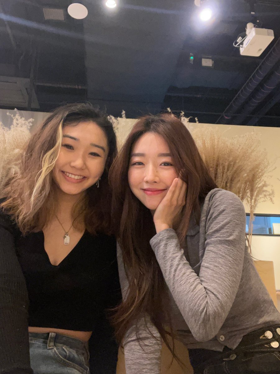 denisekimsays's tweet photo. Vlog with the one and only Sunny ☀️🖤 https://t.co/Ax8RYHWsh6 be sure to go and support her!! ^_^ 써니언니랑 브이로그 올렸습니다!! 언니를 많이 사랑해주세요 :) https://t.co/km5ariiyQK