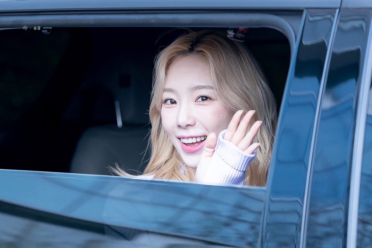 breath_39's tweet photo. 220215 태연 퇴근 🏹💜
#태연 #TAEYEON #INVU https://t.co/adrQkseg0t