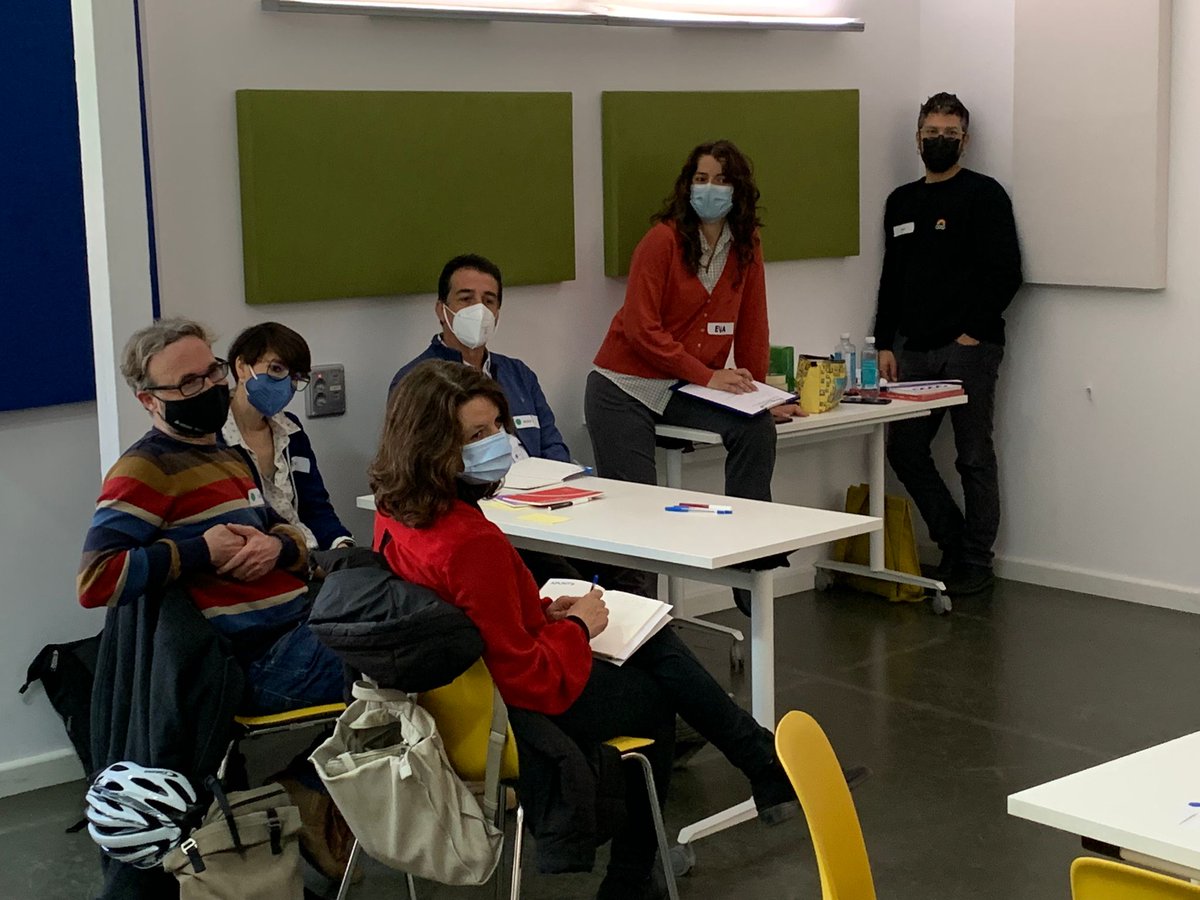 vlcilab's tweet photo. PROJECTE | Iniciem la sessió tècnica abans de la Jornada “Aprenem de patis oberts, generem comunitat”. #patisoberts #DelPatiAlBarri #PatiEscolar #EspaiDeTrobada #GestióComunitària #Veïnat #Col·lectiusDelBarri #Diversitat #GenerarComunitat  #Convivència #CiutatCompartida https://t.co/xubbEPw5Xb