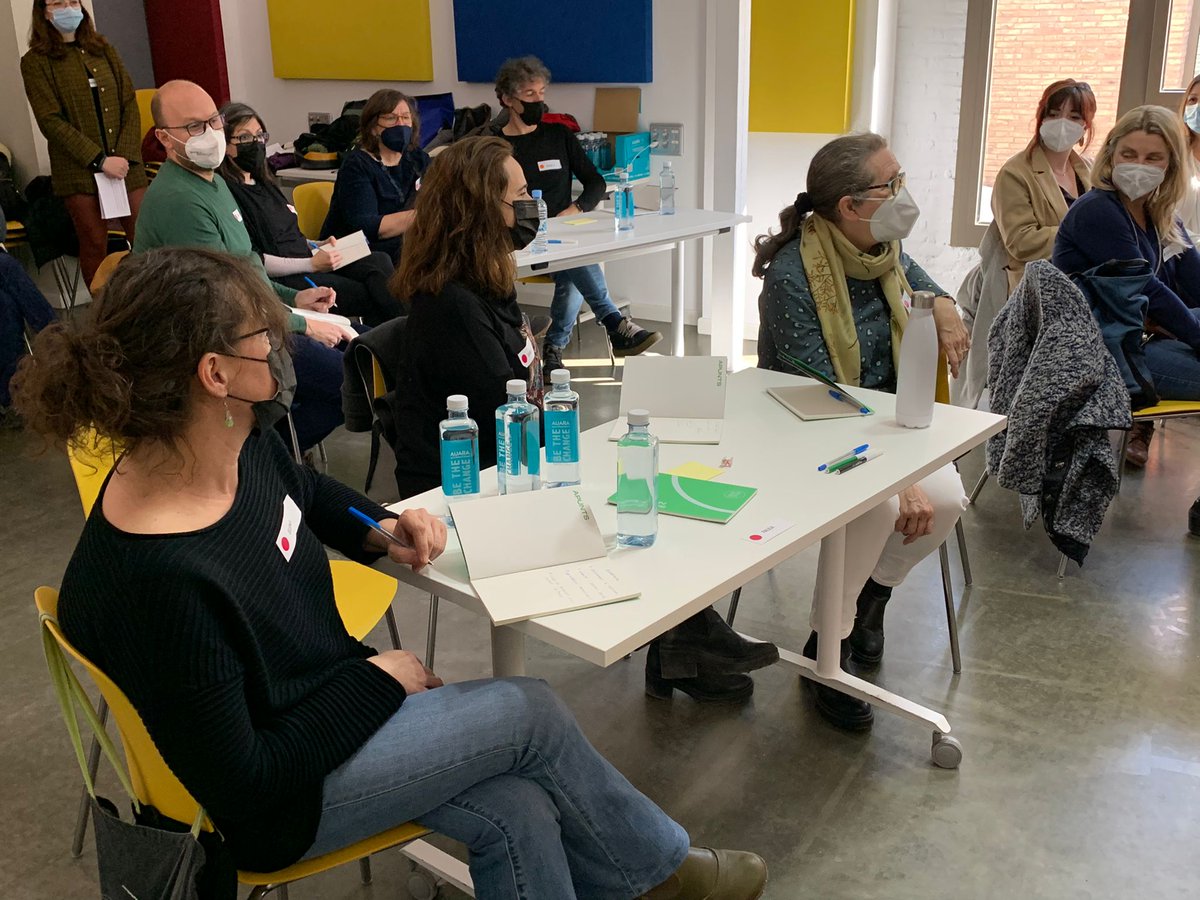 vlcilab's tweet photo. PROJECTE | Iniciem la sessió tècnica abans de la Jornada “Aprenem de patis oberts, generem comunitat”. #patisoberts #DelPatiAlBarri #PatiEscolar #EspaiDeTrobada #GestióComunitària #Veïnat #Col·lectiusDelBarri #Diversitat #GenerarComunitat  #Convivència #CiutatCompartida https://t.co/xubbEPw5Xb