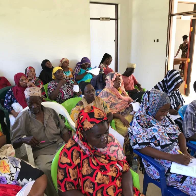 ladiesjoint's tweet photo. Jana kupitia ushirikiano wetu chini ya mwamvuli wa #sisterswithoutborders #Mwanamkenaamani @ladiesjointforum walitoa mafunzo kwa wanawake na baadhi ya wanaume vinara wa amani sambamba na kuundwa kwa kamati na uongozi wa wanawake, amani na usalama kwenye ngazi ya jamii. https://t.co/s0tMC3SwNh