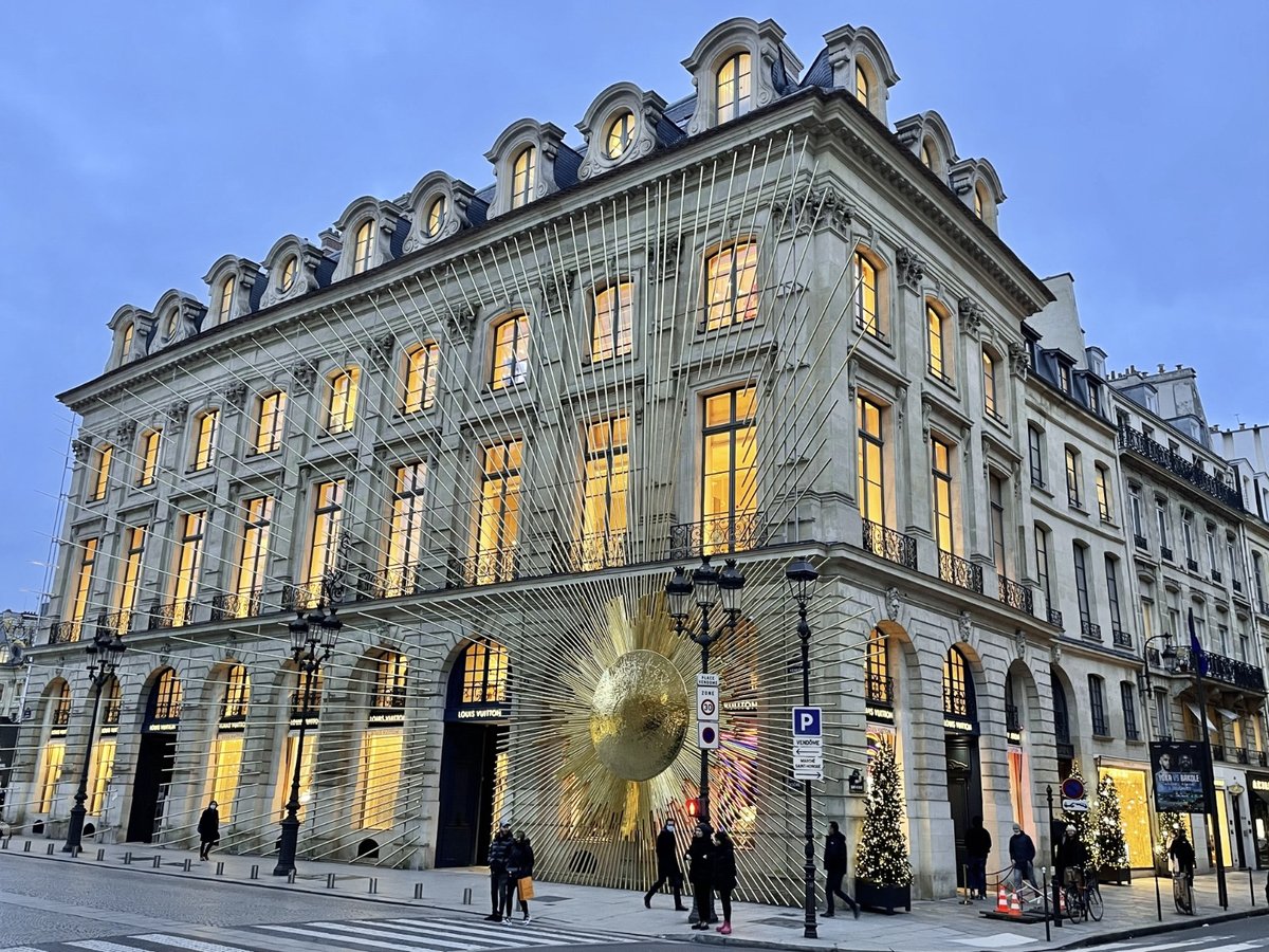 Besoin d'une idée pour inspirer et rassembler vos équipes ? 💡
Nos Retail Tours, animés par nos spécialistes, passent en revue le meilleur du retail ! 🛍 
#retail #retailtour #paris #tendances #inspiration #innovation #magasin #shop #teambuilding #volcandesign #visite