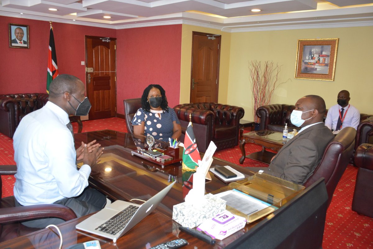 InfoKfcb's tweet photo. @Infokfcb's Management led by the Ag. Chief Executive Officer @ChrisWambua_, today held a meeting with Ms. Latifah Ngunjiri, Group Head of Production, Royal Media Services (RMS). @citizentvkenya @wamalwajl @marcosMasiga @NellyMuluka 
1/2 https://t.co/OuftzMrZUe