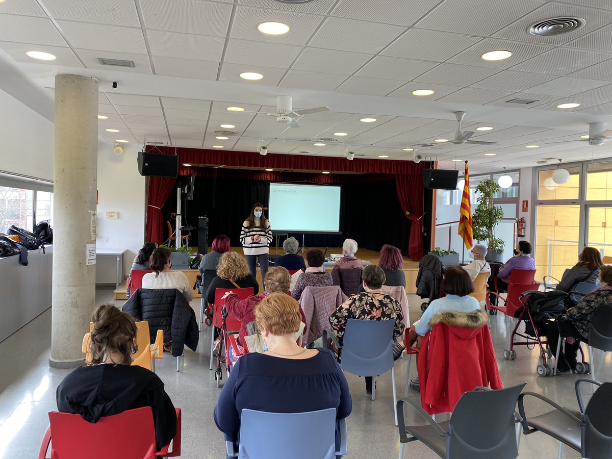 Infermer25's tweet photo. Promocionando la importancia de la realización de Ejercicio Físico para mantener un estilo de vida saludable en la Xerrada “Activitat Física: Pas a Pas fent Salut” en el CC de Terrassa Sant Pere Nord con @infermer25 y @angelagongar dentro del Programa “Salut + Anys” https://t.co/JL8G40QYQl