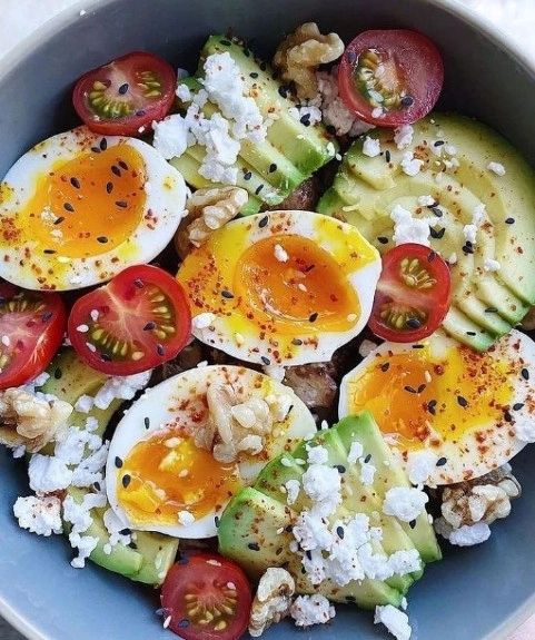 ❓Eating Keto is simple🥑🧀🥘⁠

This easy turkey Cobb salad recipe takes just 20 minutes to make and it’s perfect for the keto diet.⁠
-
#ketomeals #ketoweightloss #ketocooking #ketolove #highfatlowcarb #keto #lowcarbrecipes #theketobible #quickketo