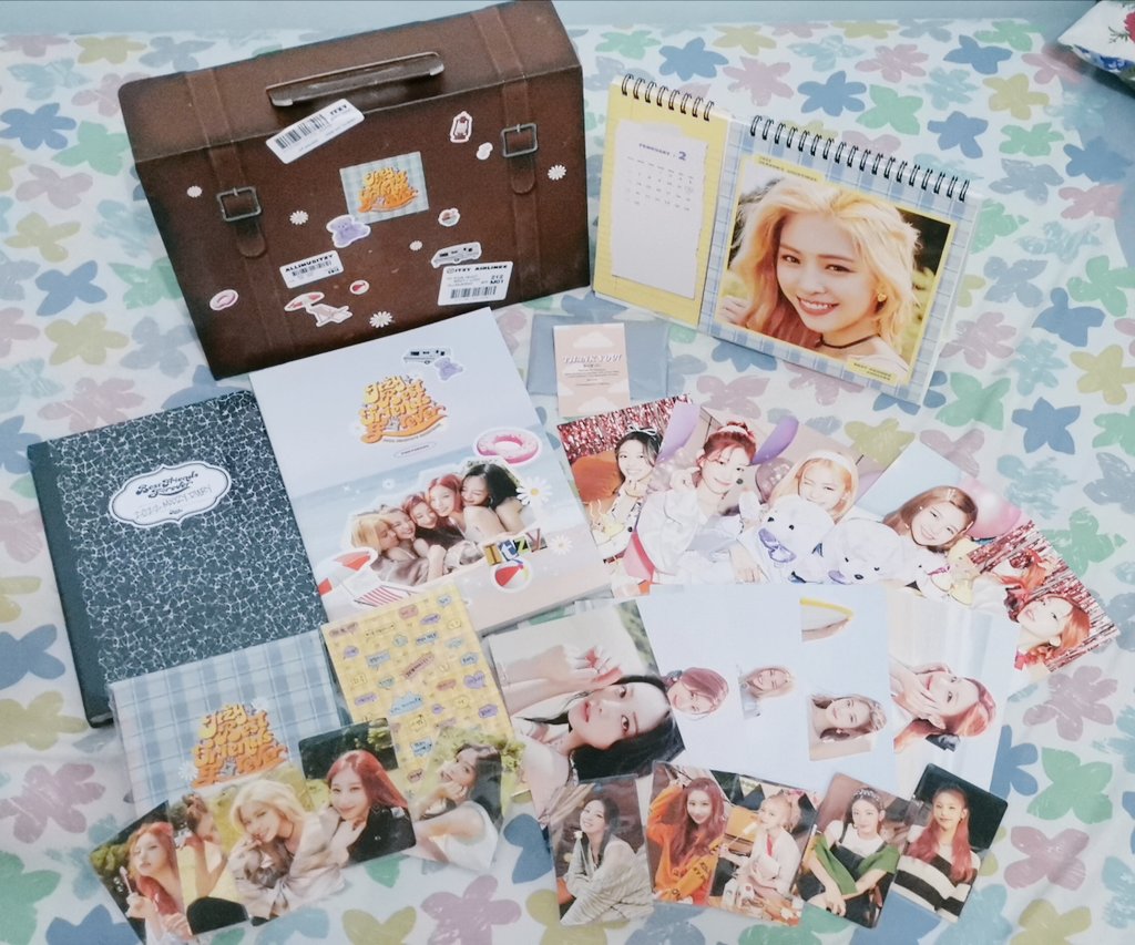 yojieeeeeeeee's tweet photo. My babies came home safe and sound. 🌷 Thank you @itzphgo for accommodating and easy transaction. 👍🏼

#ITZY #seasongreeting2022 https://t.co/DLnIZQCBVw