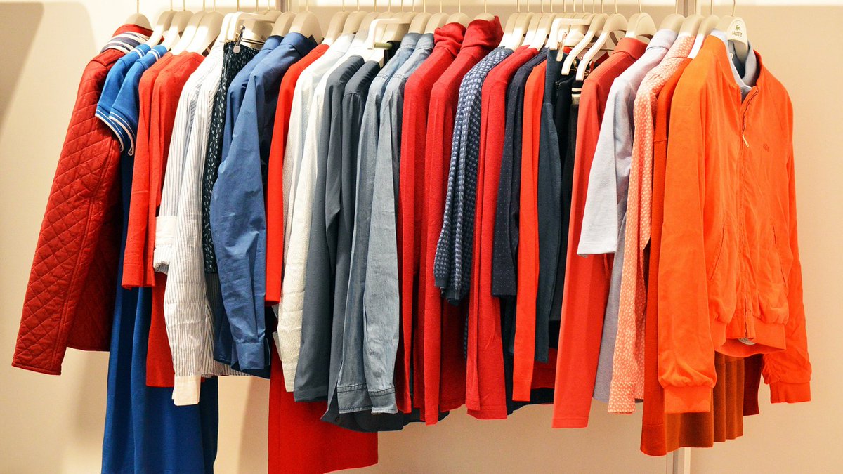 ZeroWasteLCR's tweet photo. Got a build up of unworn clothes? 20,000 tonnes of textiles goes to waste every year in the Liverpool City Region. Clothing, curtains, bedding, blankets. Whatever state they're in keep them out your bin! #GoRecycleRight https://t.co/Me7fpgghYp