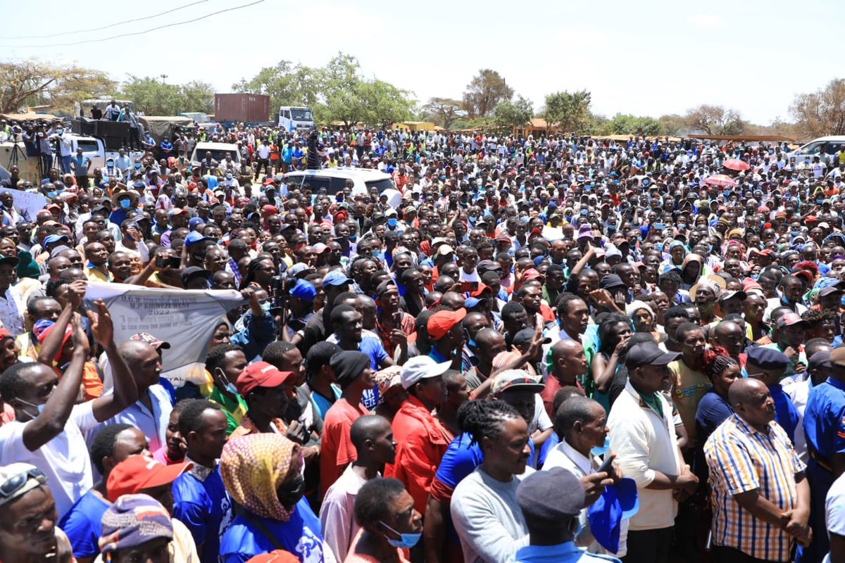 mamangilu's tweet photo. AZIMIO LA UMOJA IN MAKINDU, MAKUENI. 

Ukambani region is holding a conversation about the future of our people. Representation, opportunities, resources and shared prosperity is what our people prioritize. Which is why we have resolved to partner with @RailaOdinga. INAWEZEKANA. https://t.co/cnxkzJoHcz
