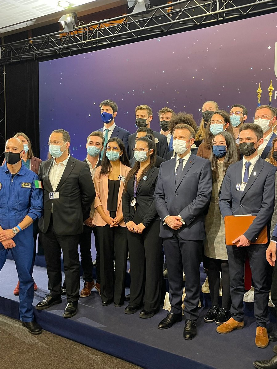 APraxHuart's tweet image. Immense honneur d’assister au discours de @EmmanuelMacron Structurant et inspirant pr nos étudiants qui ont pu échanger avec le Président à l’issue. En tant qu’individus comme d’institution leader de l’ESR ingénierie aérospatiale ns avons entendu les messages! @Elysee