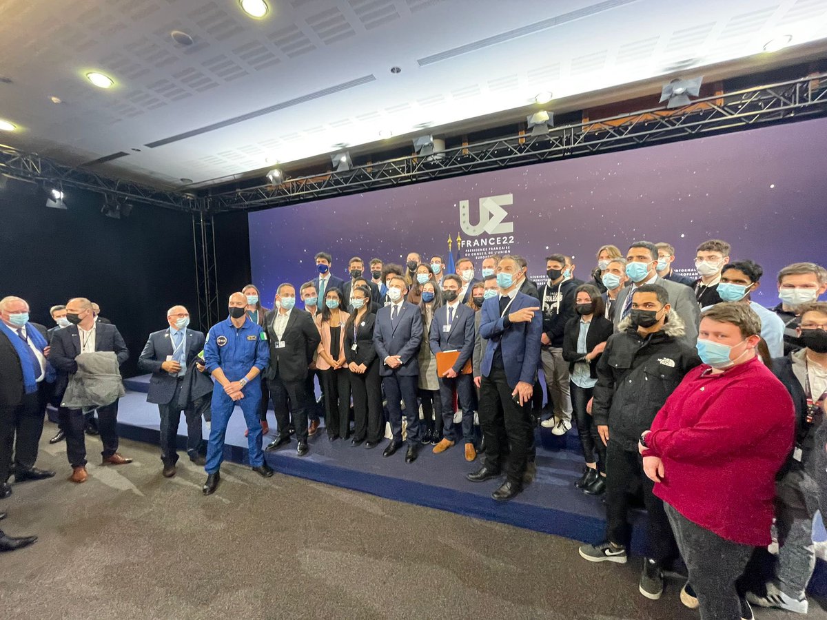 APraxHuart's tweet image. Immense honneur d’assister au discours de @EmmanuelMacron Structurant et inspirant pr nos étudiants qui ont pu échanger avec le Président à l’issue. En tant qu’individus comme d’institution leader de l’ESR ingénierie aérospatiale ns avons entendu les messages! @Elysee