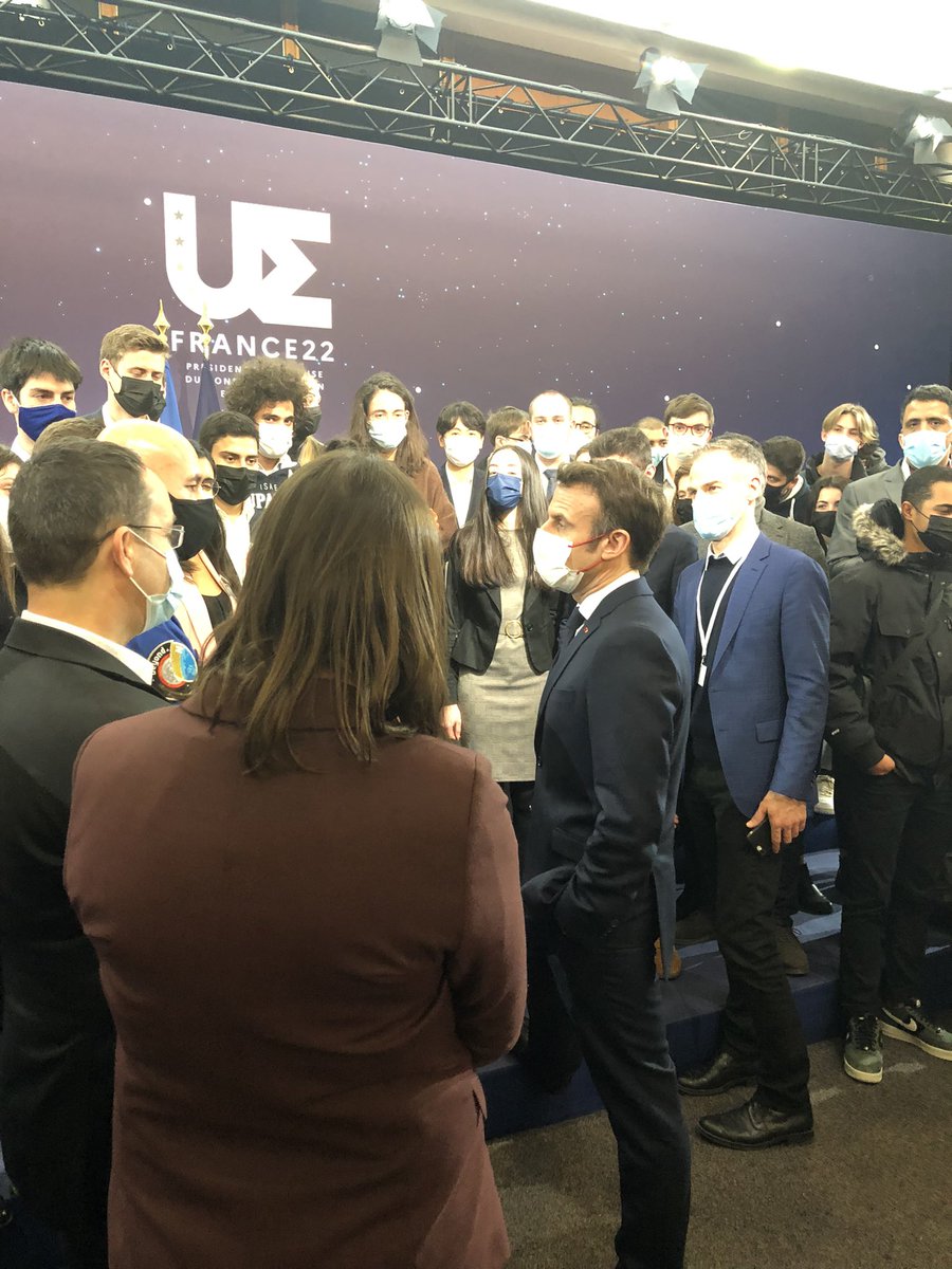 APraxHuart's tweet image. Immense honneur d’assister au discours de @EmmanuelMacron Structurant et inspirant pr nos étudiants qui ont pu échanger avec le Président à l’issue. En tant qu’individus comme d’institution leader de l’ESR ingénierie aérospatiale ns avons entendu les messages! @Elysee