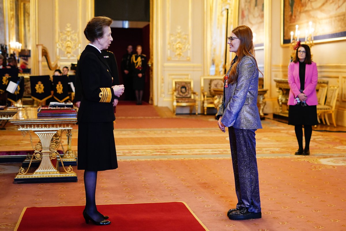 🎶🎖There was a musical theme to this week’s Investitures, with The Princess Royal awarding a number of Honours for services to music.

Tap below to find out about some of the recipients 👇
