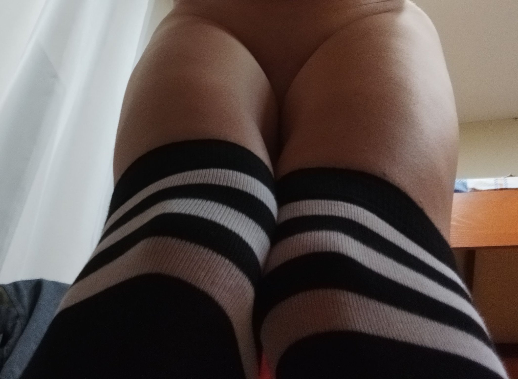 Sexless legs.

#Femboy #Legs #Socks https://t.co/QQ1xrtQr7p