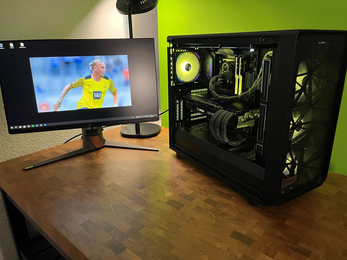 Der 200+ FPS "Ballaz PC", den die meisten Kunden sich bei mir bestellen, hat es jetzt auch in die Fußball Bundesliga geschafft!

Der Gaming &amp; Streaming PC von <a href="/mariuswolf27/">Marius Wolf</a> 🔥⚽️

Bin schon etwas stolz 🙏

Dicker Kuss auch an <a href="/LucaMarseiler/">Luca 🦈</a> der mich weiterempfohlen hat🤝