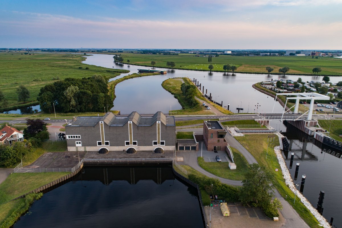 Door veel regen en storm #Dudley verwachten we een stijging van het waterpeil, vooral aan de oostzijde van het #IJsselmeer. Dat beïnvloedt ons werkgebied. Om #wateroverlast zoveel mogelijk te voorkomen gaat gemaal #Zedemuden vanavond waarschijnlijk aan. 👉 bit.ly/33oOAk3