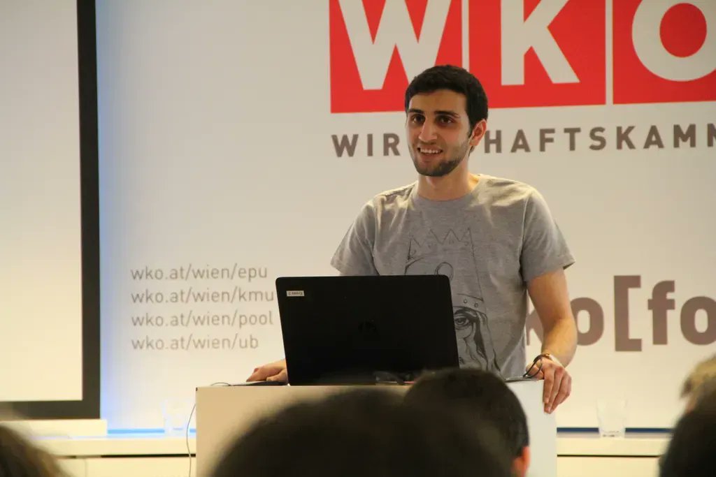 jeghiazaryan's tweet photo. Just got a reminder on my phone 🤩
4 years ago and 20kg less on me (😂) I had a workshop about #AR and #VR wearing the awesome @arloopa Shirts and presenting our first @AreekaEdu theme booklets ❤️
Time flies and we move forward 🚀
#AR #Arloopa #Areeka #Amlogy #BringEduToLife https://t.co/9LVAmibfLl