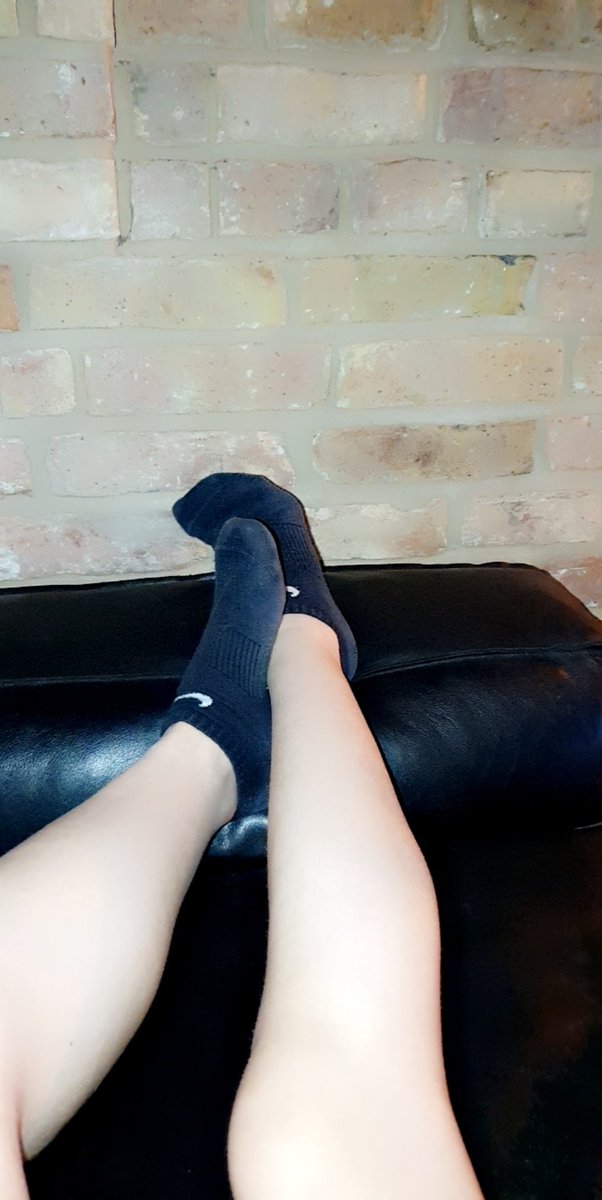 Godesseleanorxx's tweet photo. Guten Abend ihr loser,
wer von euch Versagern würde mir jetzt gerne die Füße massieren? 😈💅😂
*
#findom #Geldherrin #Zahlsau #paypig*Geldherrin *moneydom *paypig *humanatm *zahlfotze lickfeet feetworship feet *Zahlschwanz *Geldsau *blackmail *Zahlschwein *Alphafrau *Melkung https://t.co/b3yVYG0h4n