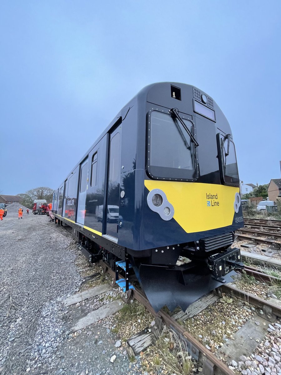 Chris Nix (@chrisnixesq) on Twitter photo The last two 484 units have arrived at Sandown on the Isle of Wight and 484005 has officially touched down on Island Line metals! <a href="/south_railway/">SouthWesternRailway</a> #hiddenlondonhangouts #islandline The last two 484 units have arrived at Sandown on the Isle of Wight and 484005 has officially touched down on Island Line metals! <a href="/south_railway/">SouthWesternRailway</a> #hiddenlondonhangouts #islandline