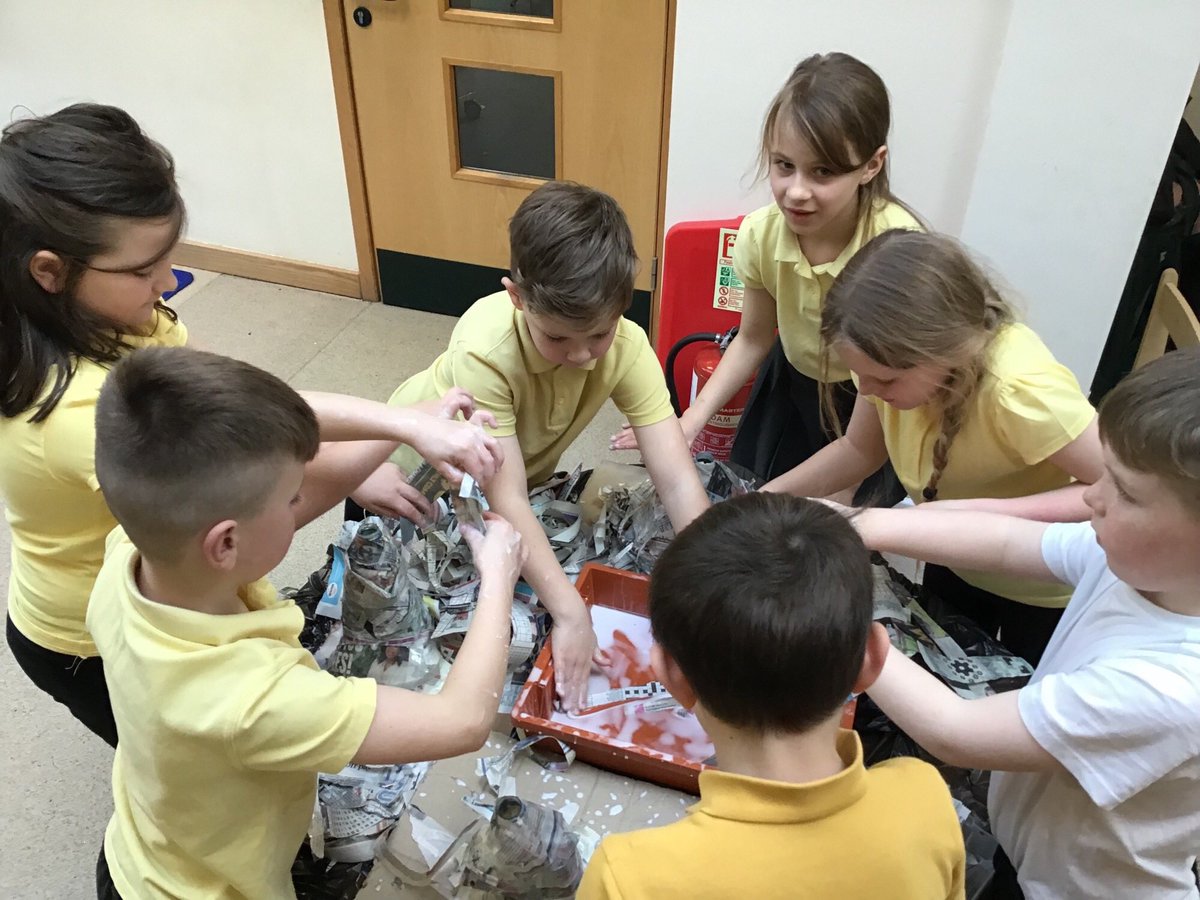 MissCarr11's tweet photo. 🌋 We’ve had a busy week so far and it’s not over yet! We have created paper mache volcanoes ready to erupt later this week and today the children have created fantastic volcano watercolour paintings 🖼 🌋#ModeB #Geography #makinglearningfun #year3 https://t.co/O0qnkNWEyb