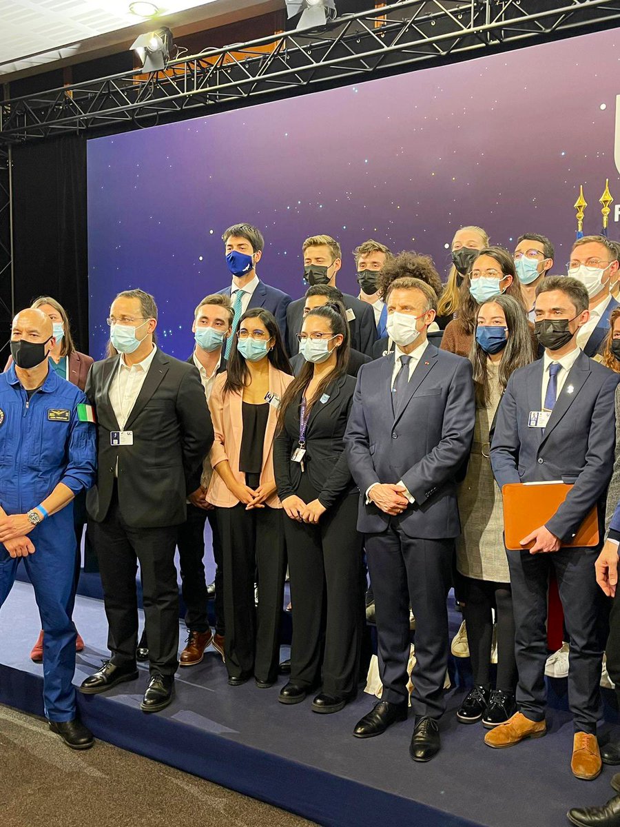 ISAE_officiel's tweet image. Clap de fin avec quelques photos en compagnie d’@EmmanuelMacron et @astro_luca ! 🤩🚀 #SpaceSummit