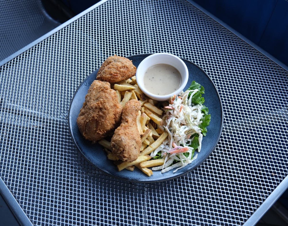 thepilot_to's tweet photo. Our Fried #Chicken, a staple daily feature here at The Pilot!
•
Buttermilk marinated chicken, specially #seasoned & fried golden brown. Served with house-made gravy, #coleslaw & hand-cut #fries.
•
•
•
#thepilot #friedchicken #dailyfeature #foodspecial #toronto #yorkville https://t.co/hmqHGuRrrZ